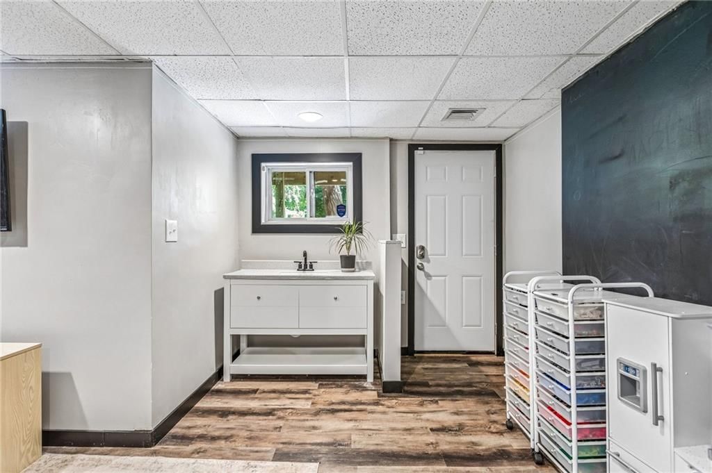 Photo 27 of 32 - 1101 NW 72nd Street, Kansas City, MO 64118