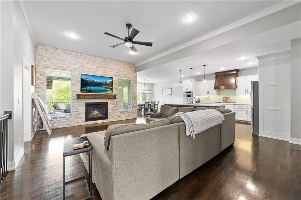 2104 Foxtail Drive — photo 3