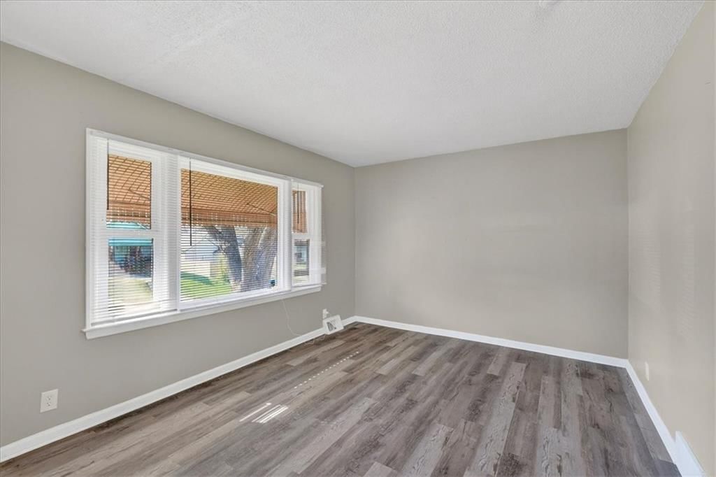 7205 Wabash Avenue — photo 10