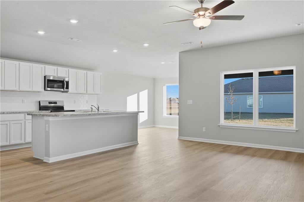 866 N Pear Street — photo 2