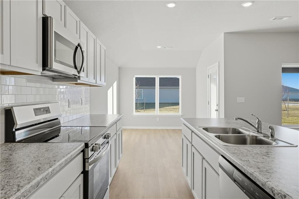 866 N Pear Street — photo 7