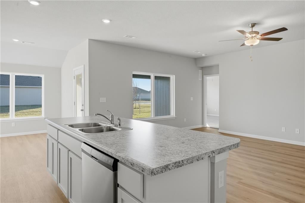 866 N Pear Street — photo 8