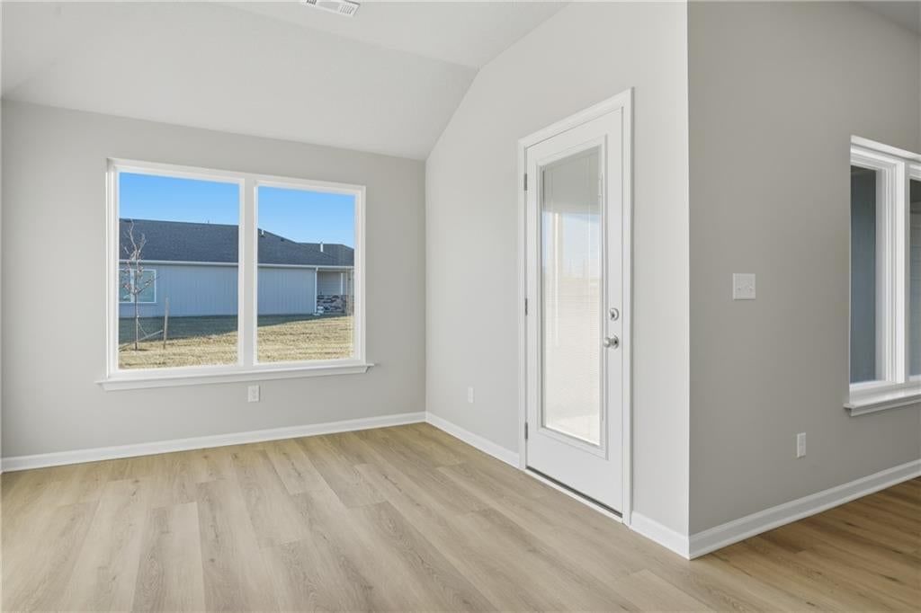 866 N Pear Street — photo 9