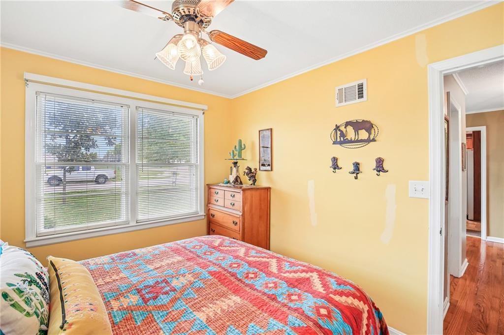 501 Eastwood Road — photo 17
