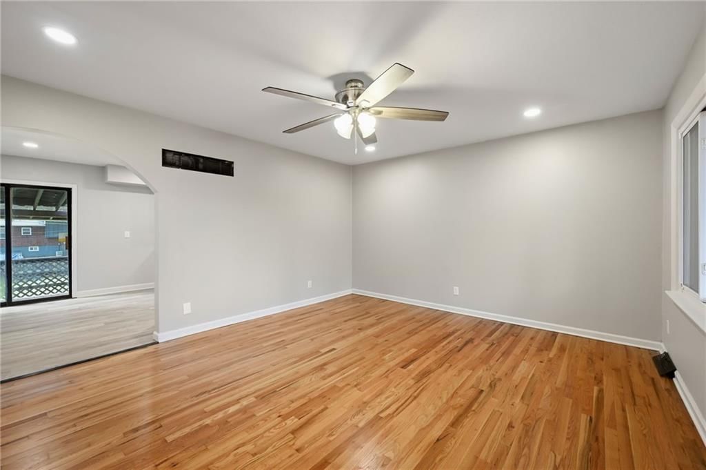 705 NE Darwin Street — photo 4