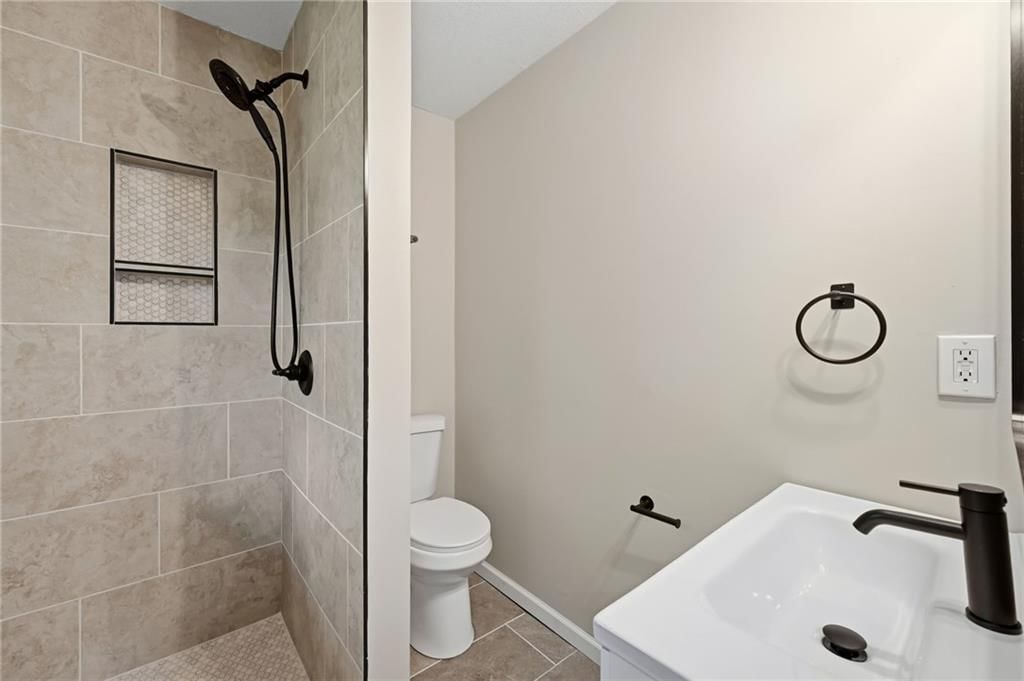 705 NE Darwin Street — photo 19