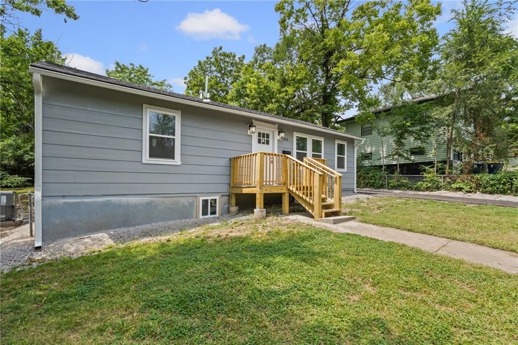 8428 Flora Avenue — photo 2