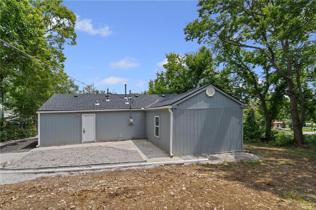 8428 Flora Avenue — photo 15