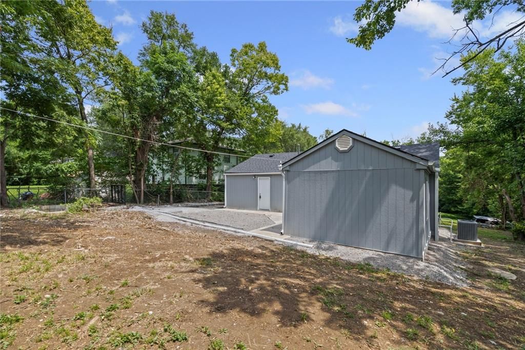 8428 Flora Avenue — photo 16