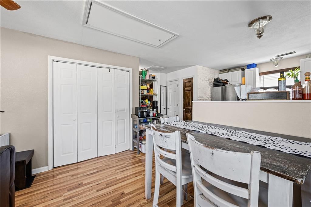 212 S Poplar Street — photo 8