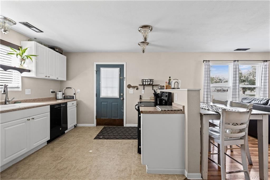 212 S Poplar Street — photo 10