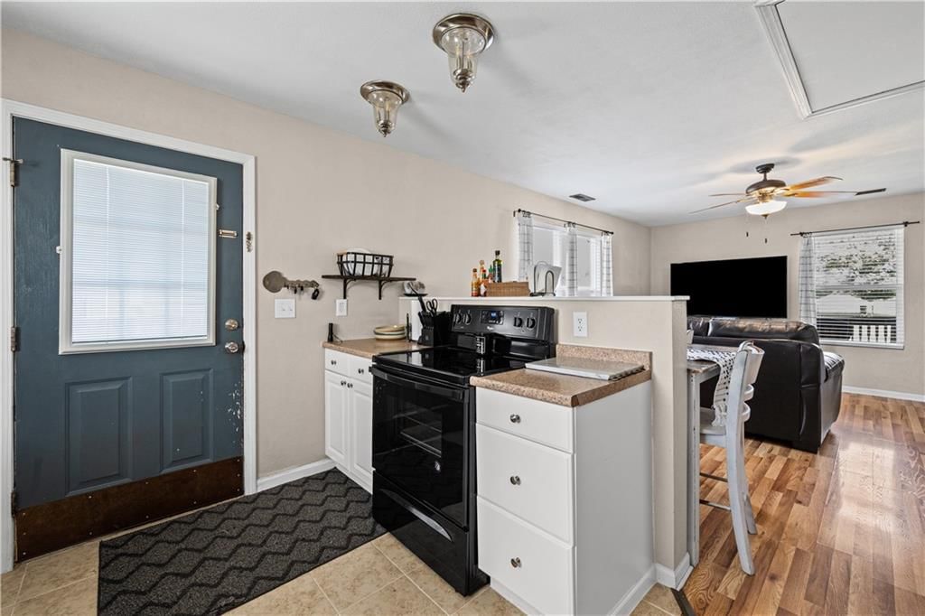 212 S Poplar Street — photo 11