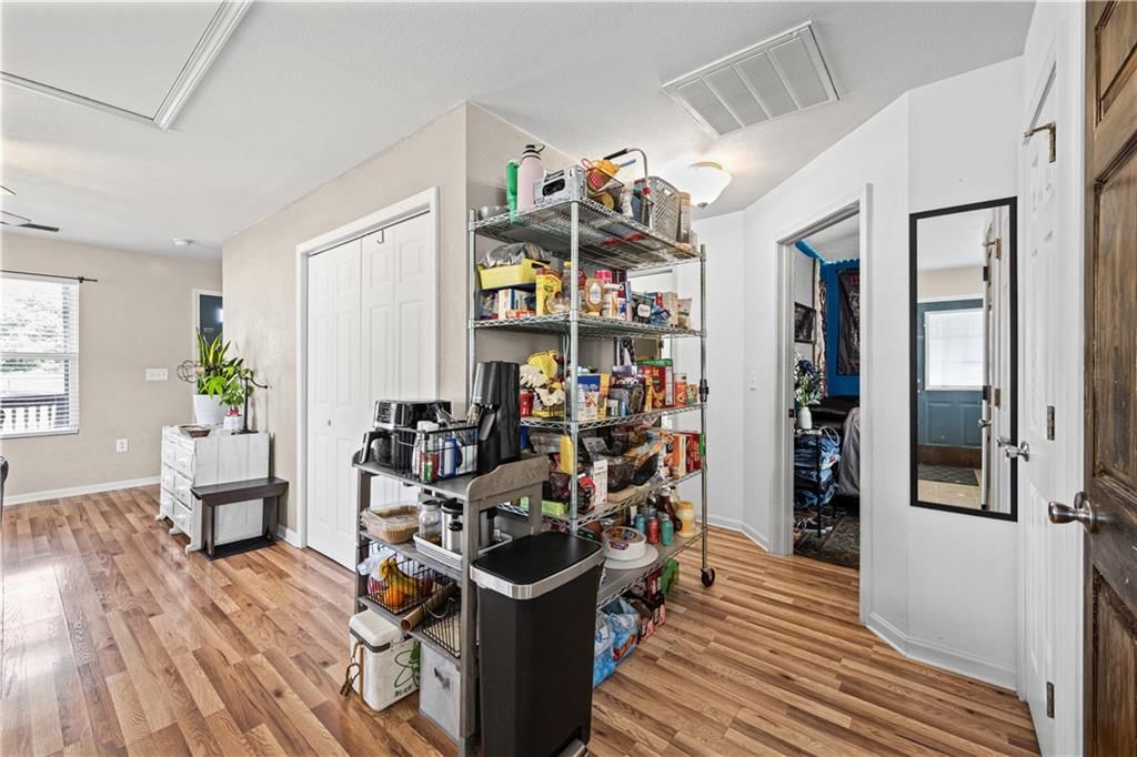 212 S Poplar Street — photo 13