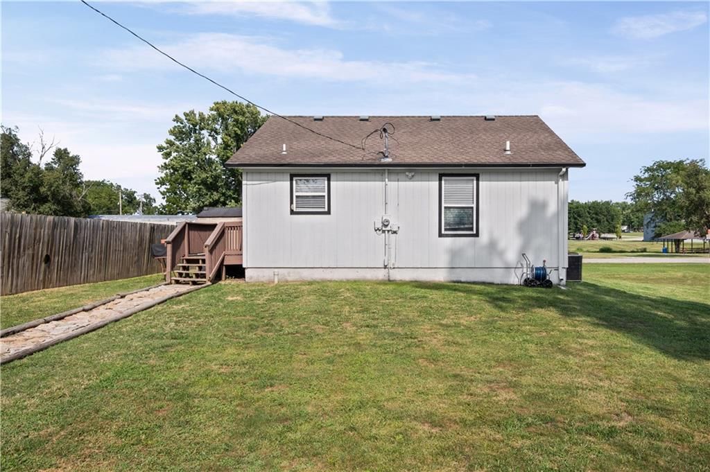 212 S Poplar Street — photo 20