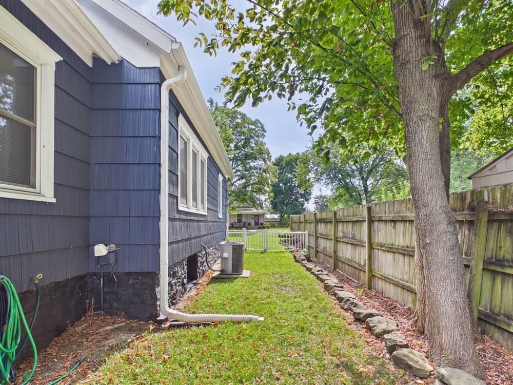 216 Andrick Street — photo 6