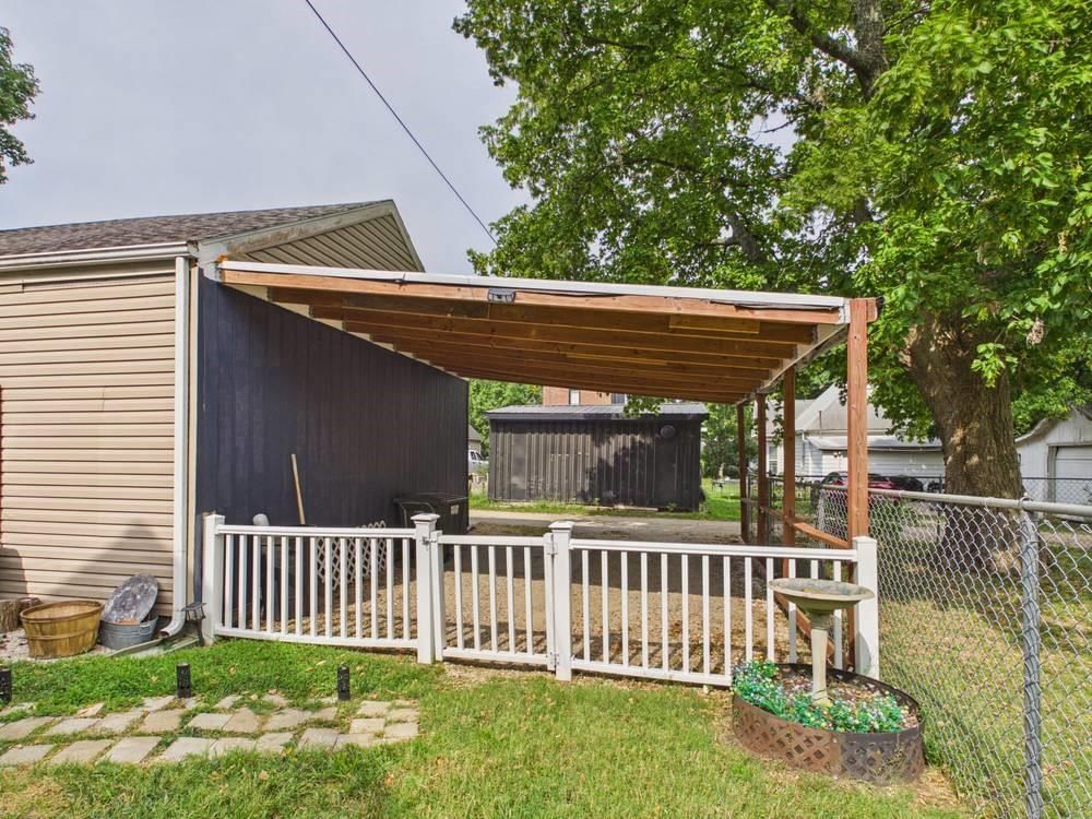 216 Andrick Street — photo 11