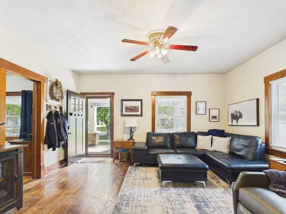 216 Andrick Street — photo 15