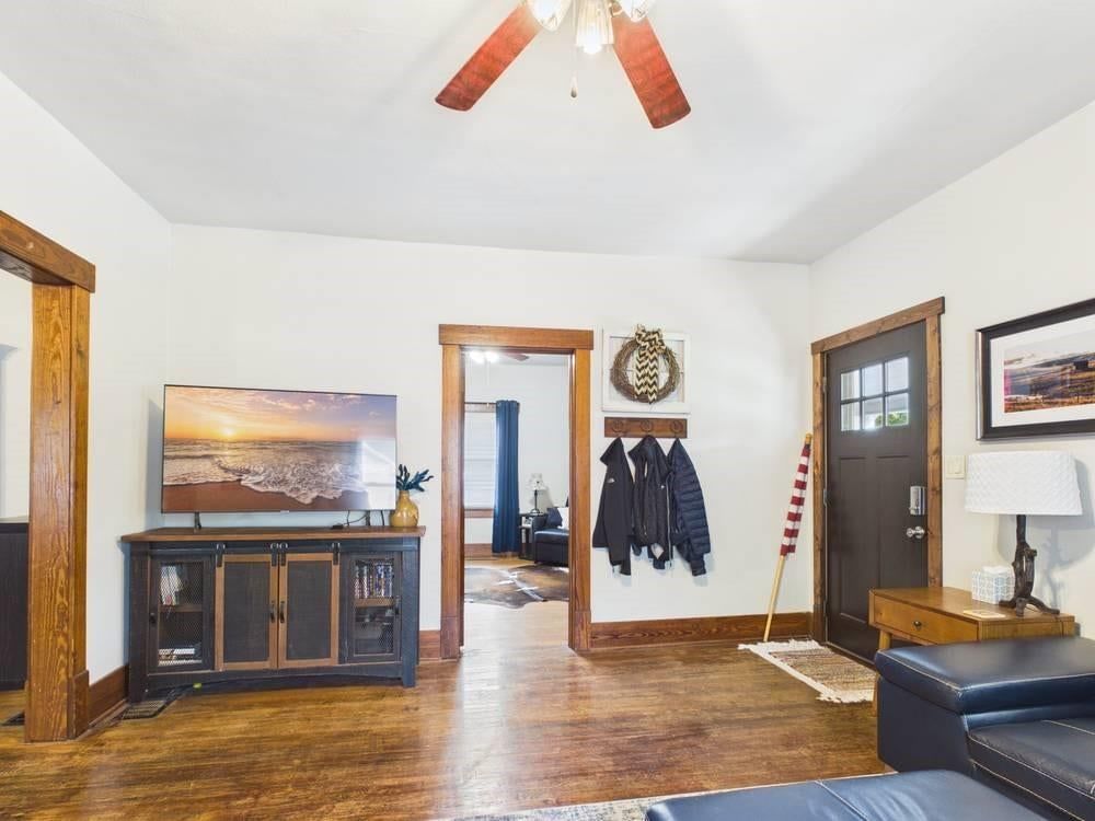 216 Andrick Street — photo 16