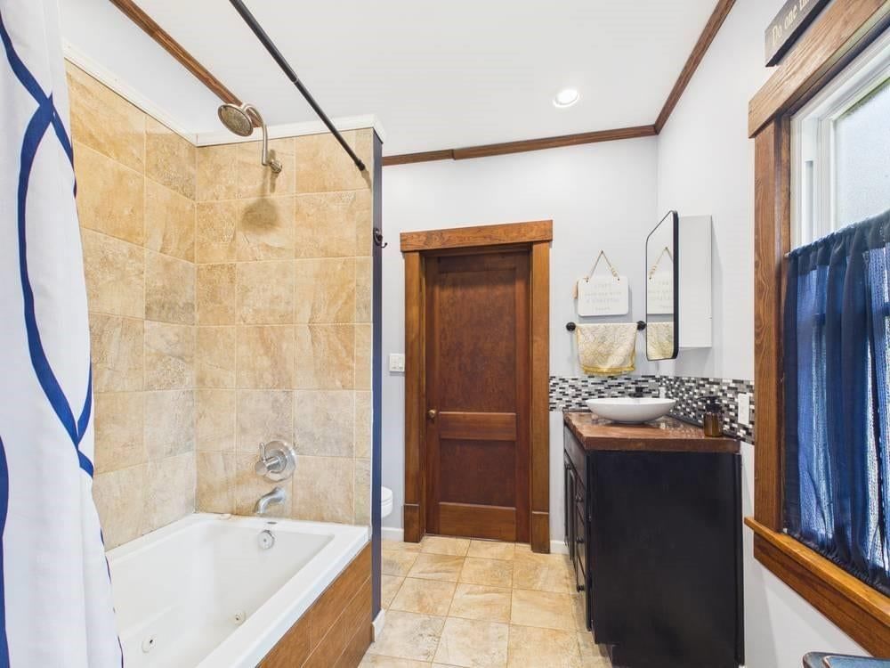 216 Andrick Street — photo 21