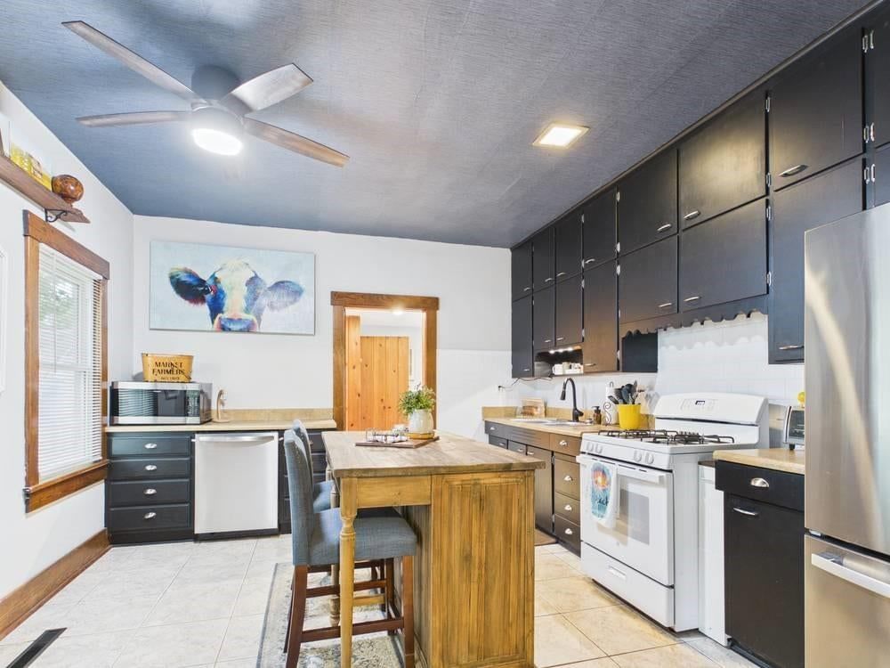 216 Andrick Street — photo 33