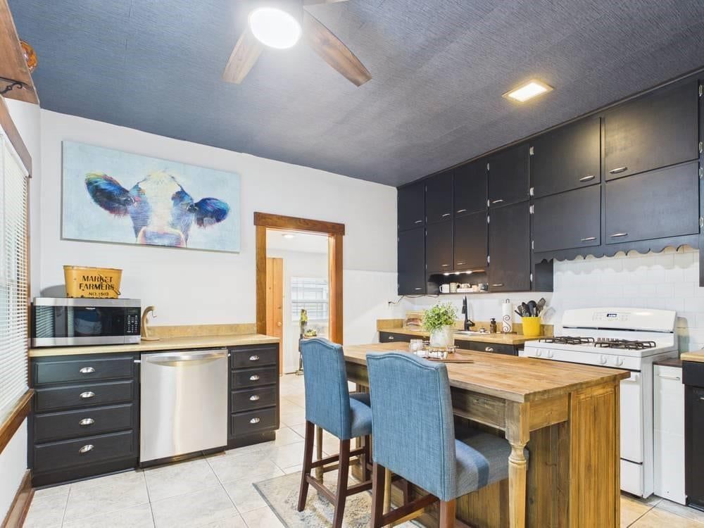 216 Andrick Street — photo 35