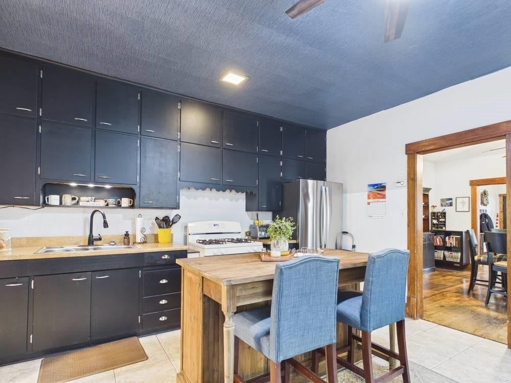 216 Andrick Street — photo 36