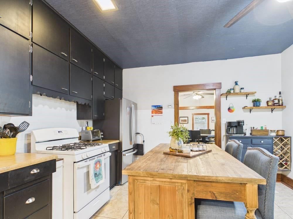 216 Andrick Street — photo 37