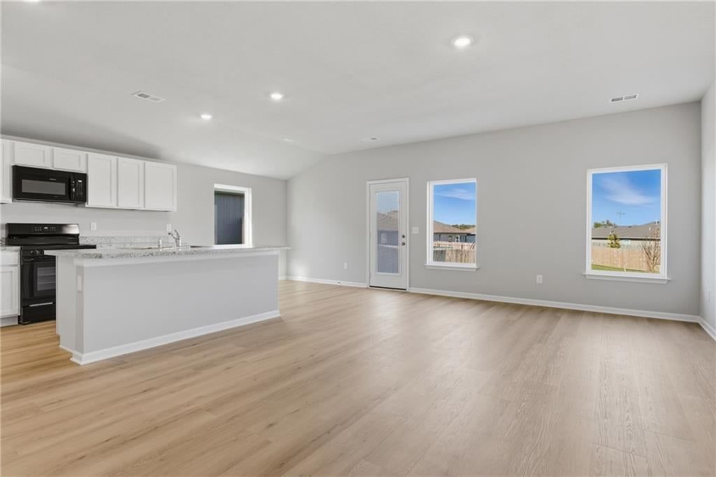 827 N Pear Street — photo 3