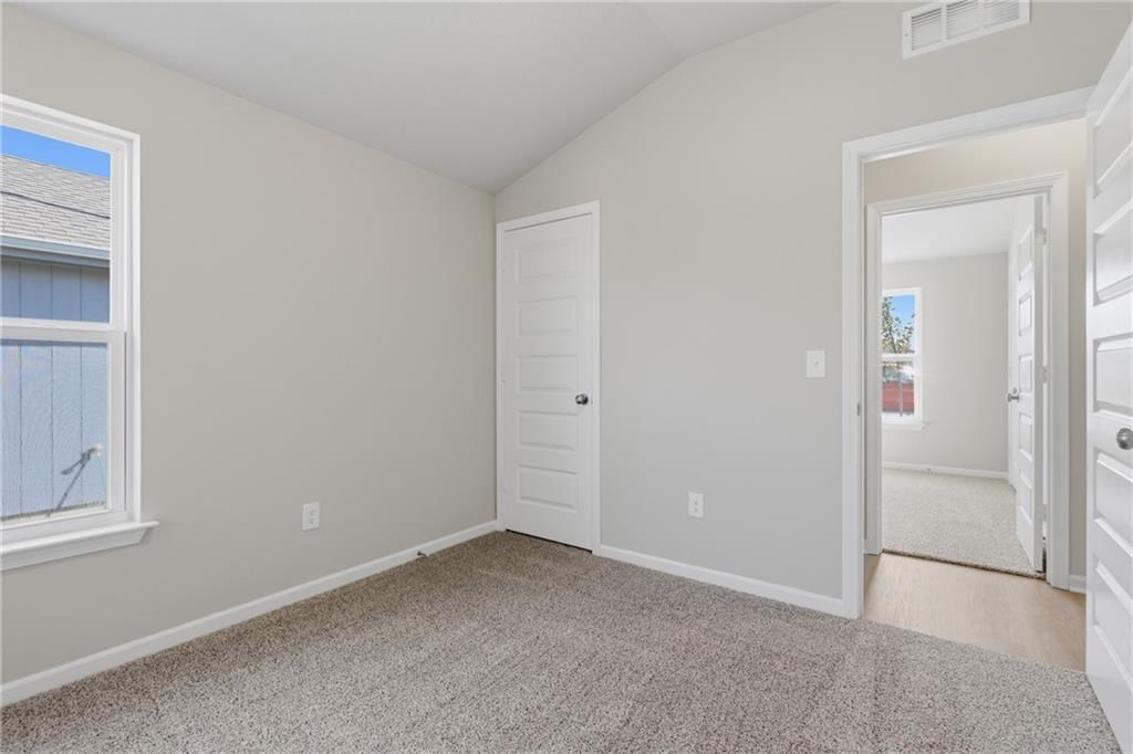 827 N Pear Street — photo 8
