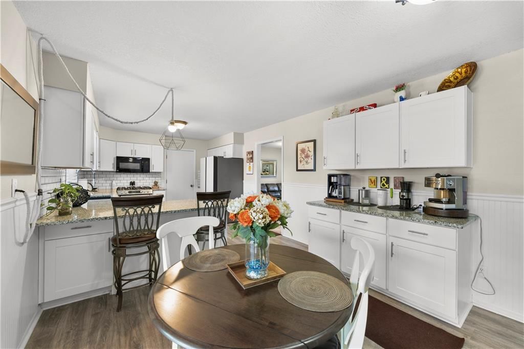 306 E 8th Street — photo 6
