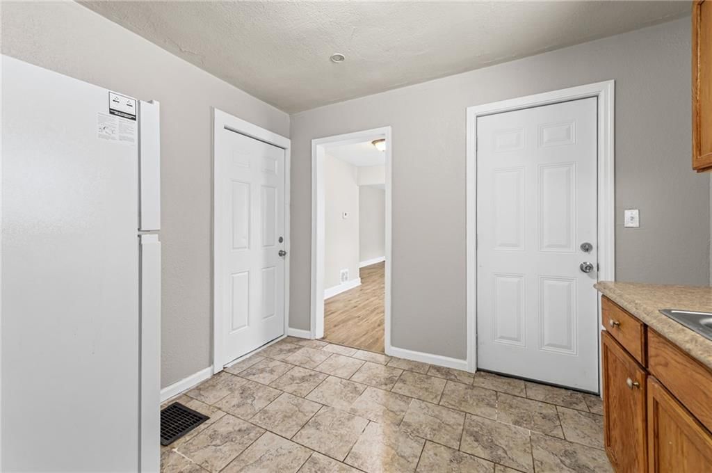 6715 Walrond Avenue — photo 10