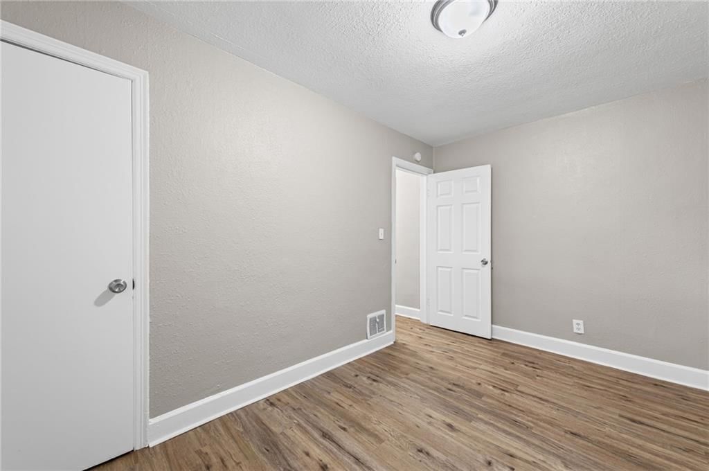 6715 Walrond Avenue — photo 12