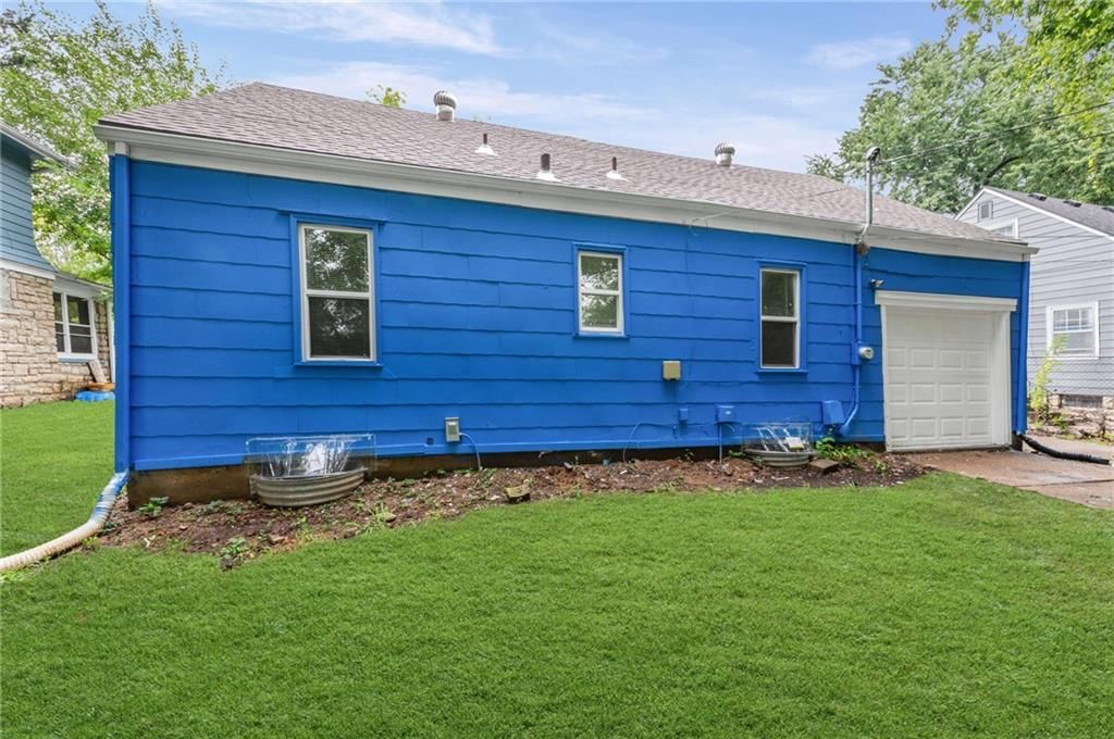 6715 Walrond Avenue — photo 24