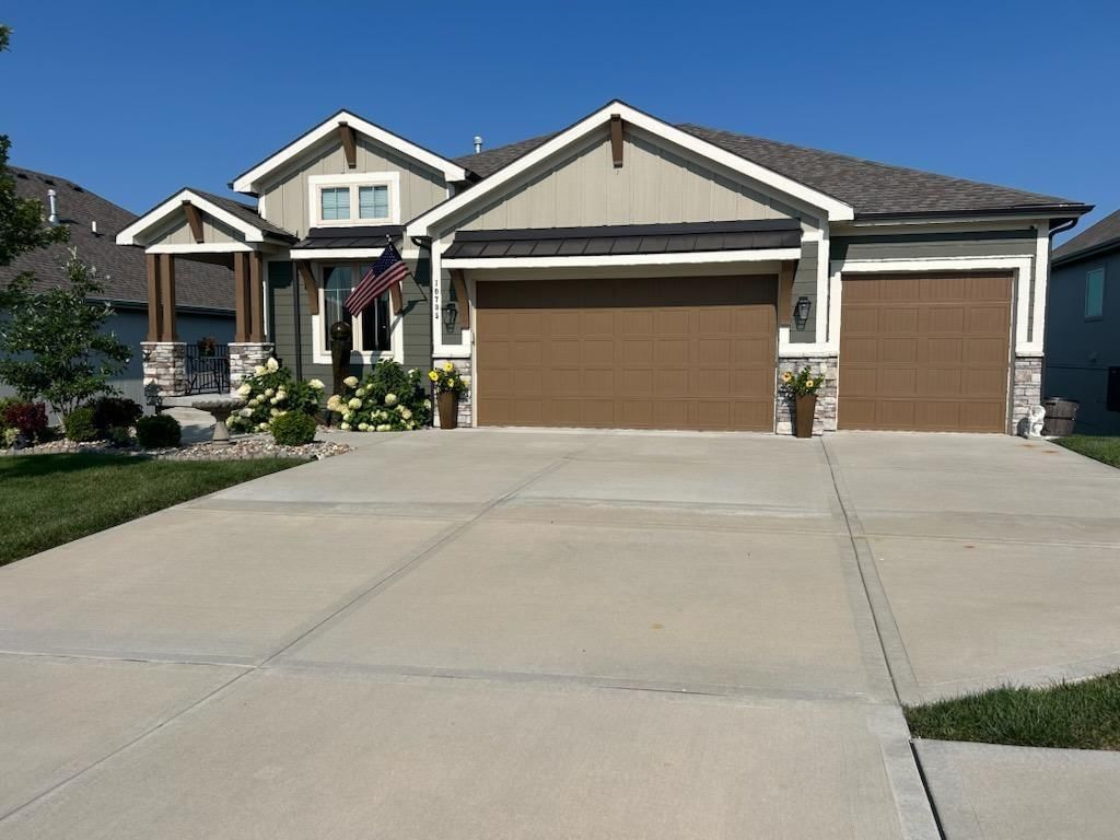10705 N Bell Street — photo 1