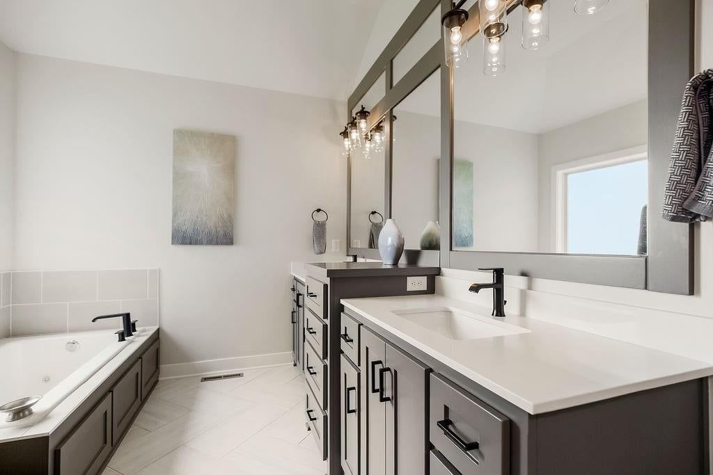 10705 N Bell Street — photo 16