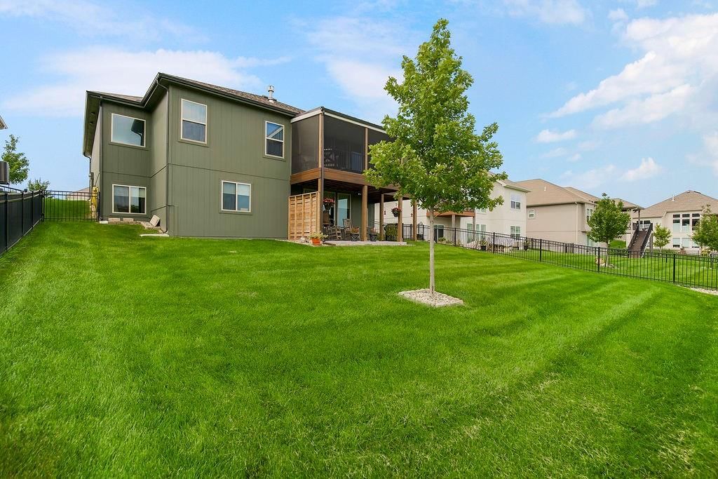 10705 N Bell Street — photo 33