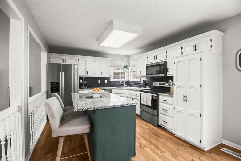 427 SE Franklin Court — photo 3