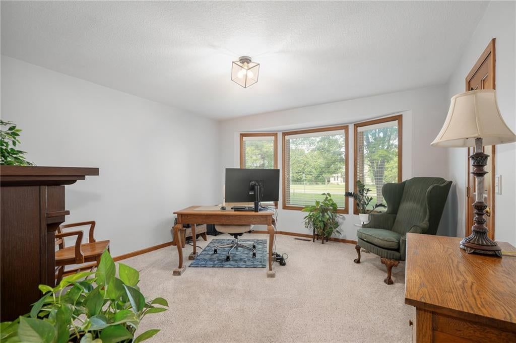 18275 Canterbury Road — photo 44