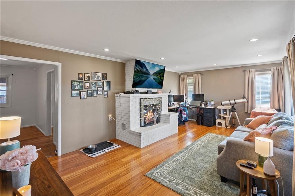 1323 W 3rd Street — photo 11