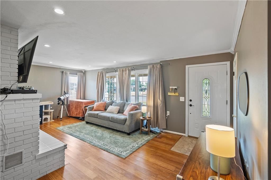 1323 W 3rd Street — photo 12