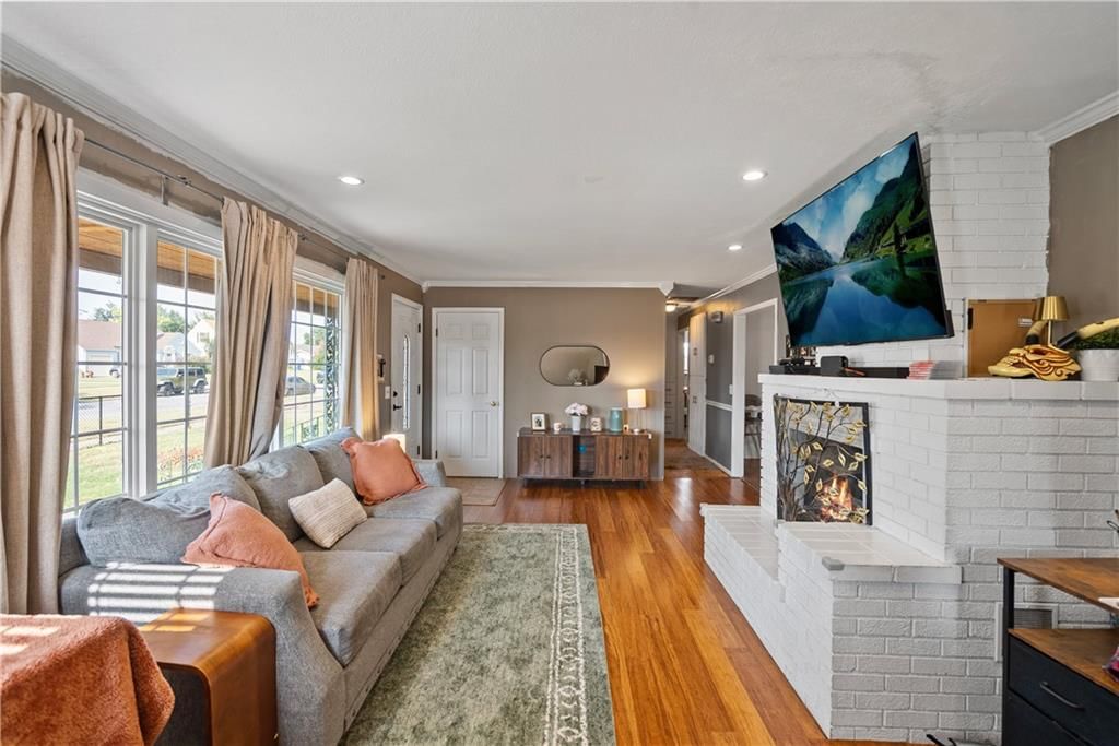 1323 W 3rd Street — photo 15
