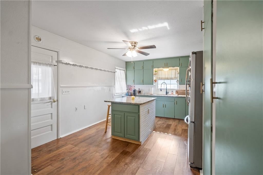 1323 W 3rd Street — photo 19