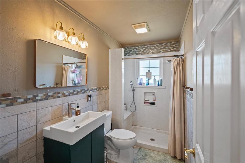 1323 W 3rd Street — photo 29