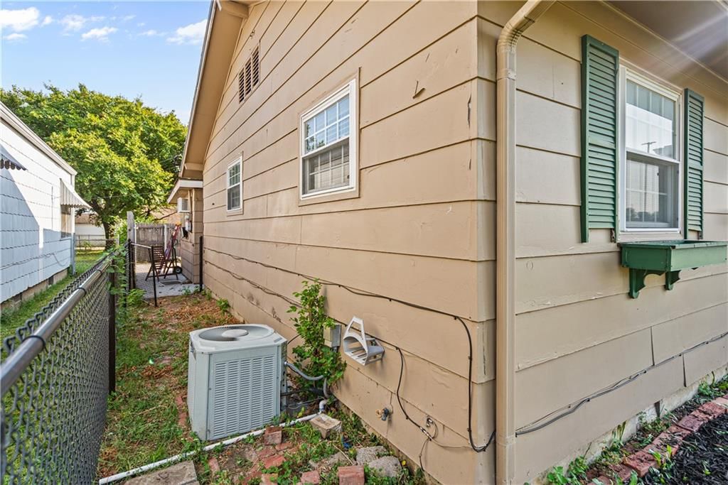 1323 W 3rd Street — photo 47