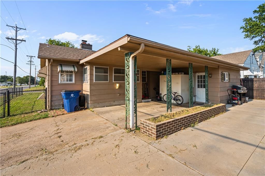 1323 W 3rd Street — photo 51