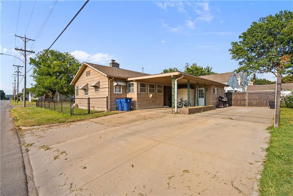 1323 W 3rd Street — photo 52
