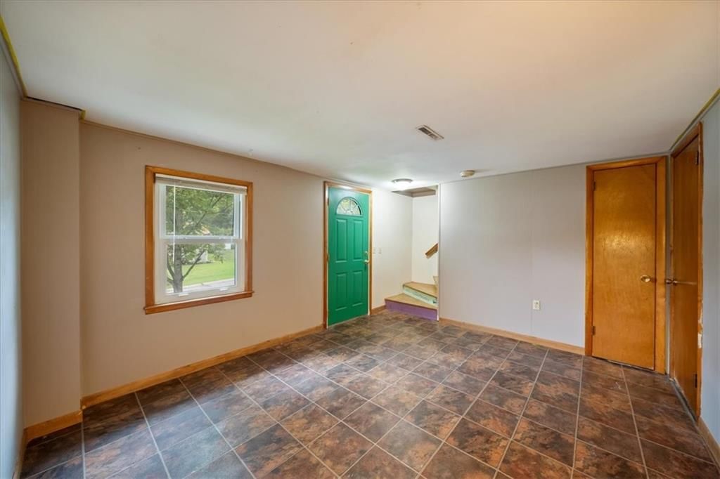 127 Collette Street — photo 3