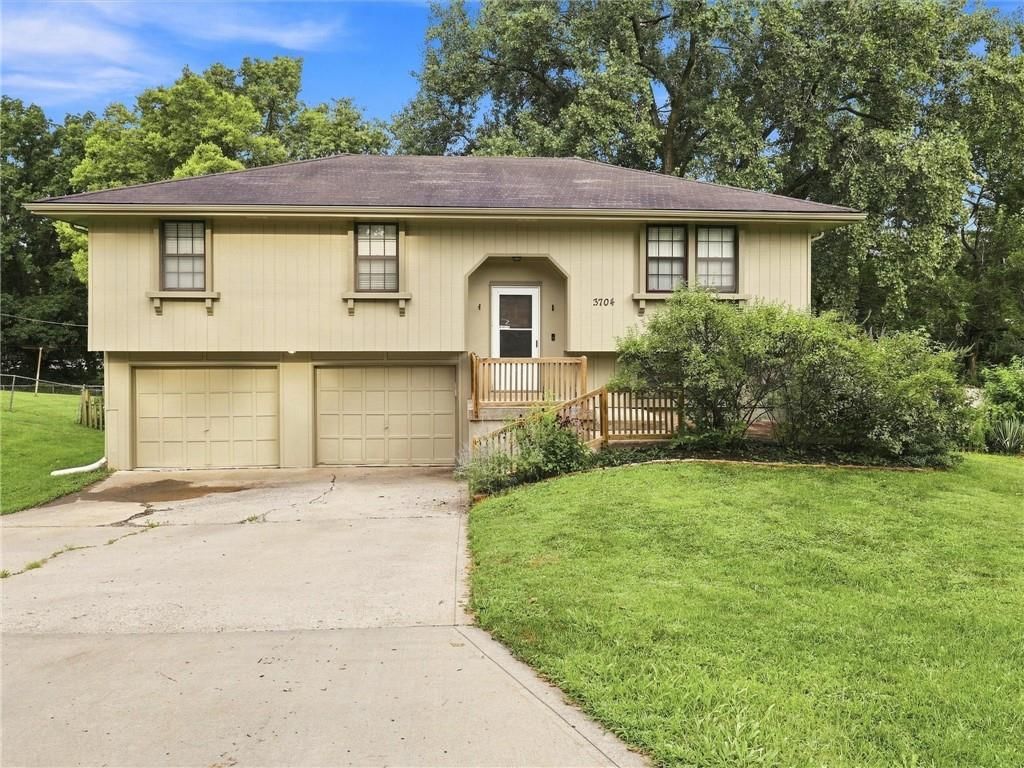3704 N Woodland Avenue — photo 1