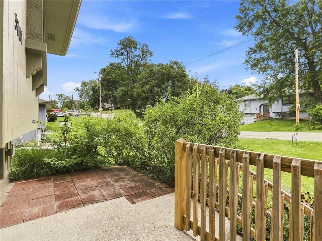 3704 N Woodland Avenue — photo 2