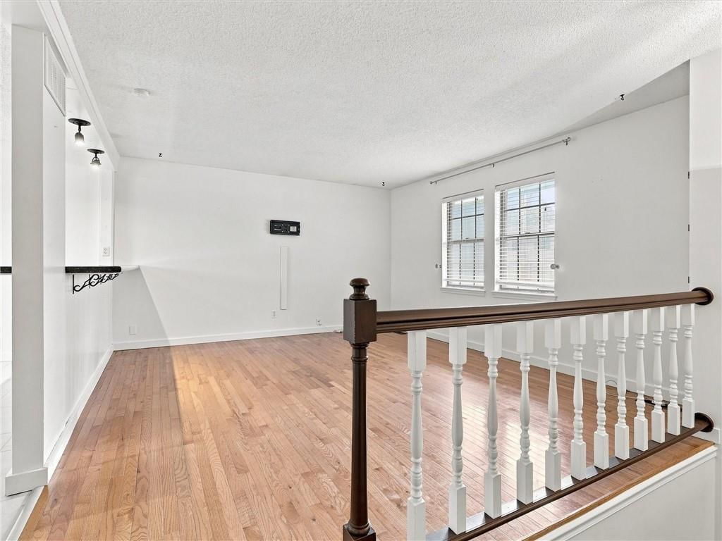 3704 N Woodland Avenue — photo 3